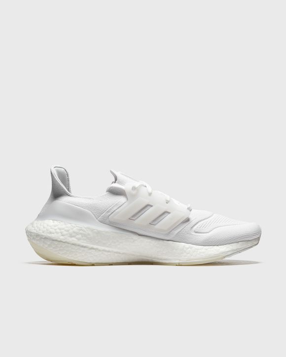 ULTRABOOST 22