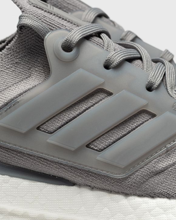 ULTRABOOST 22