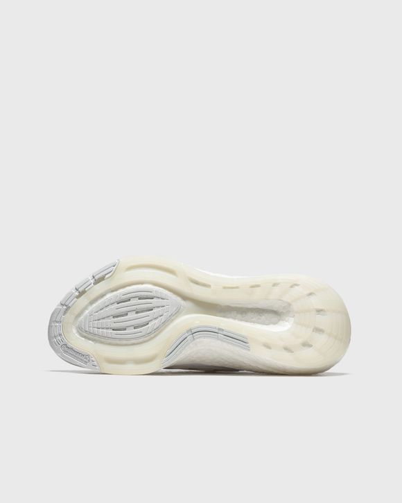 WMNS ULTRABOOST 22