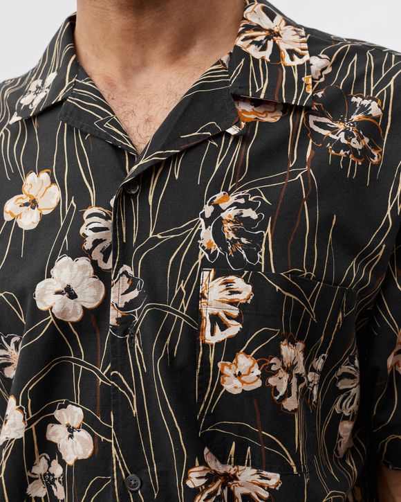 short sleeved shirt