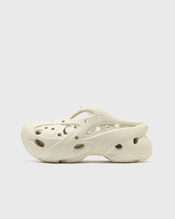 Caged Clog