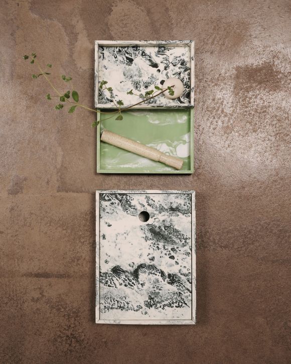 Mist Box-15x20-EmeraldOff-white