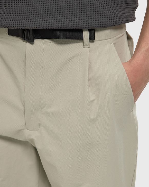 One Tuck Tapered Ankle Pants
