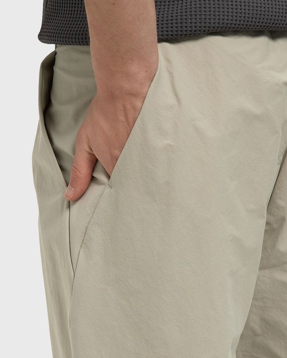 One Tuck Tapered Ankle Pants