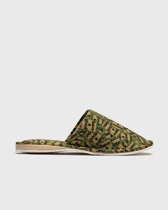 SLIPPERS 