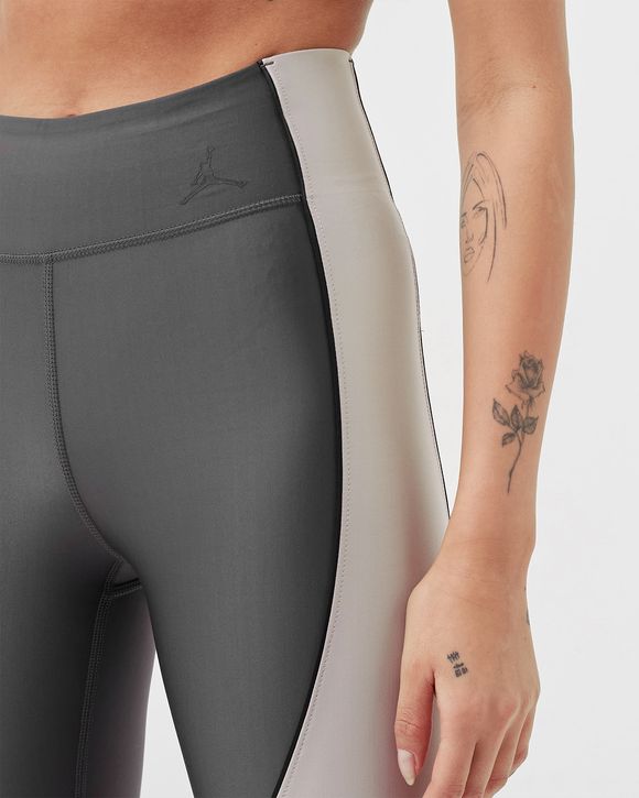WMNS Essential Mid-Rise Bike Shorts