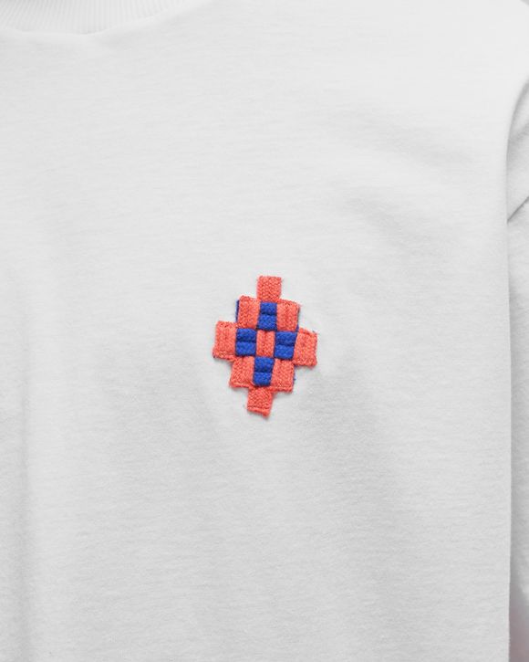 CROSS PATCH OVER T-SHIRT