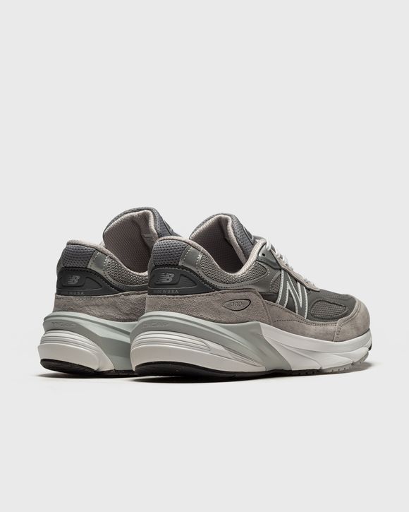 990