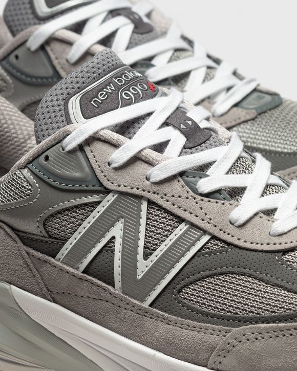 990