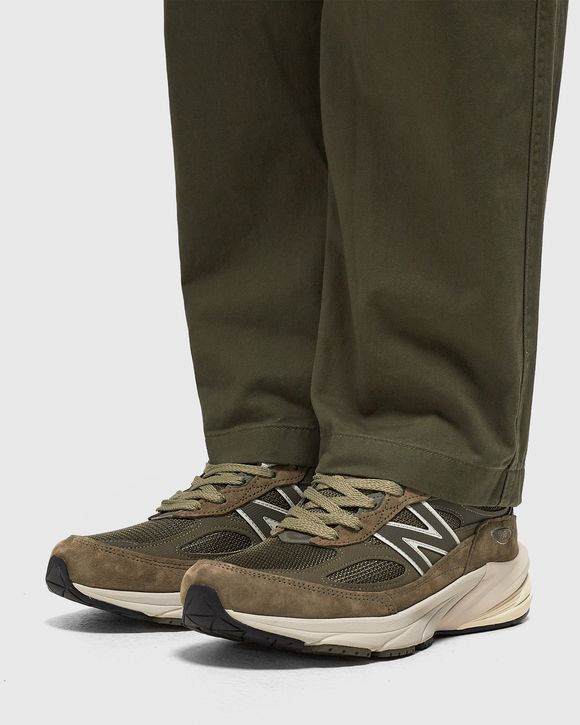 990