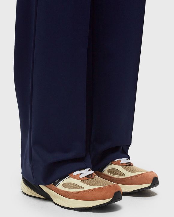 990