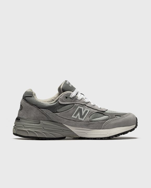 993