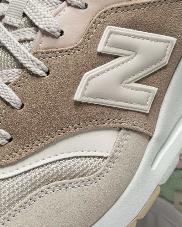 WMNS 997