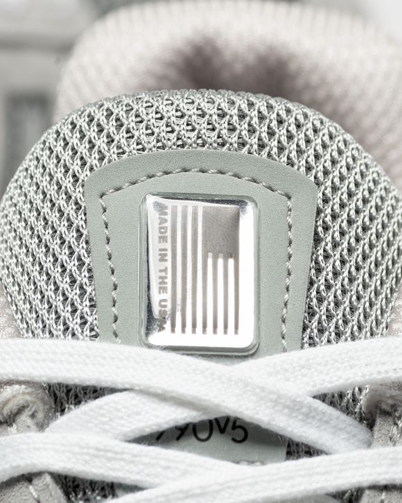 WMNS W990GL5