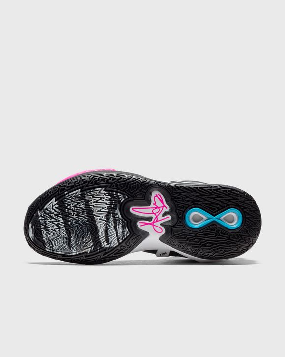 Kyrie 8