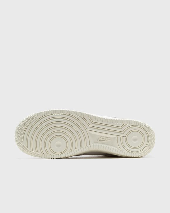 NIKE AIR FORCE 1 LV8