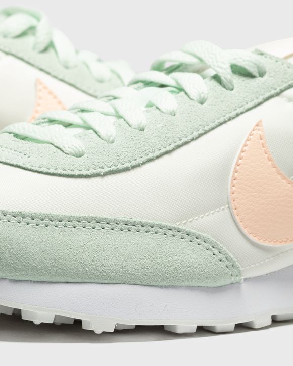 WMNS Daybreak