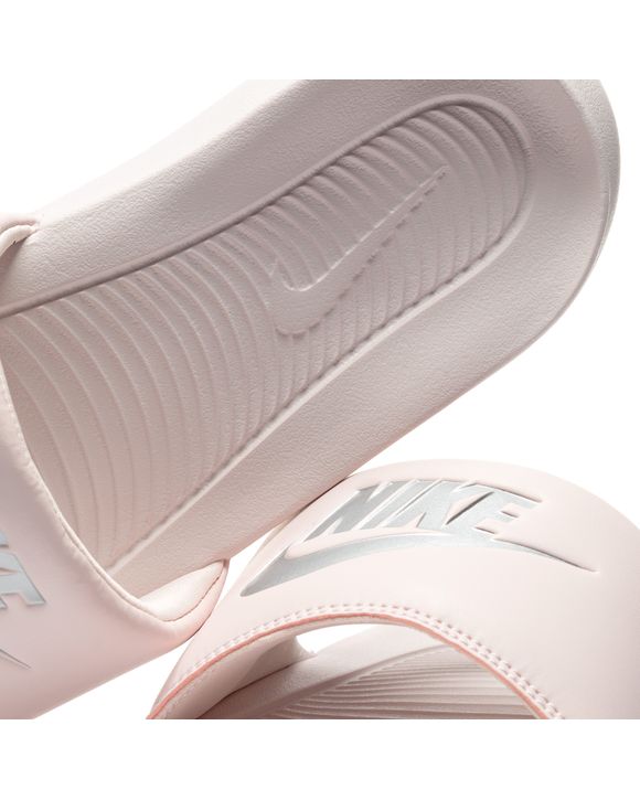 WMNS Victori One