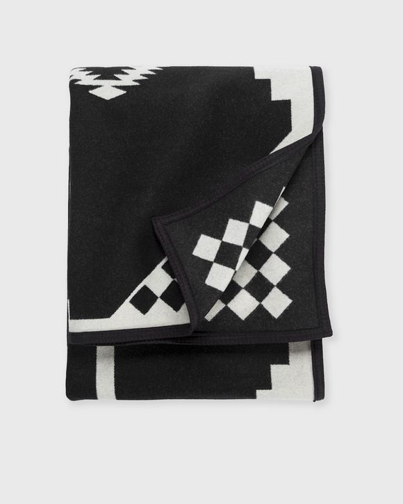 PWM Unnapped Jacquard Robe