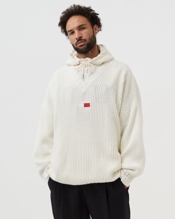 V-NECK SWEATER