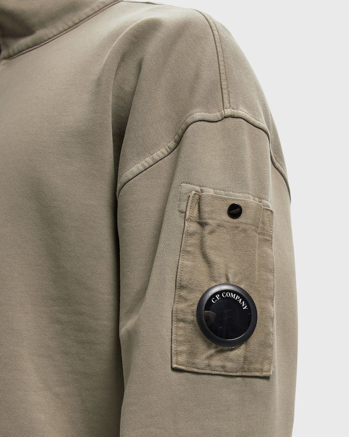 Ansicht 4 von C.P. Company BRUSHED AND EMERIZED DIAGONAL FLEECE MIXED BOXY HALF ZIP LENS SWEATSHIRT