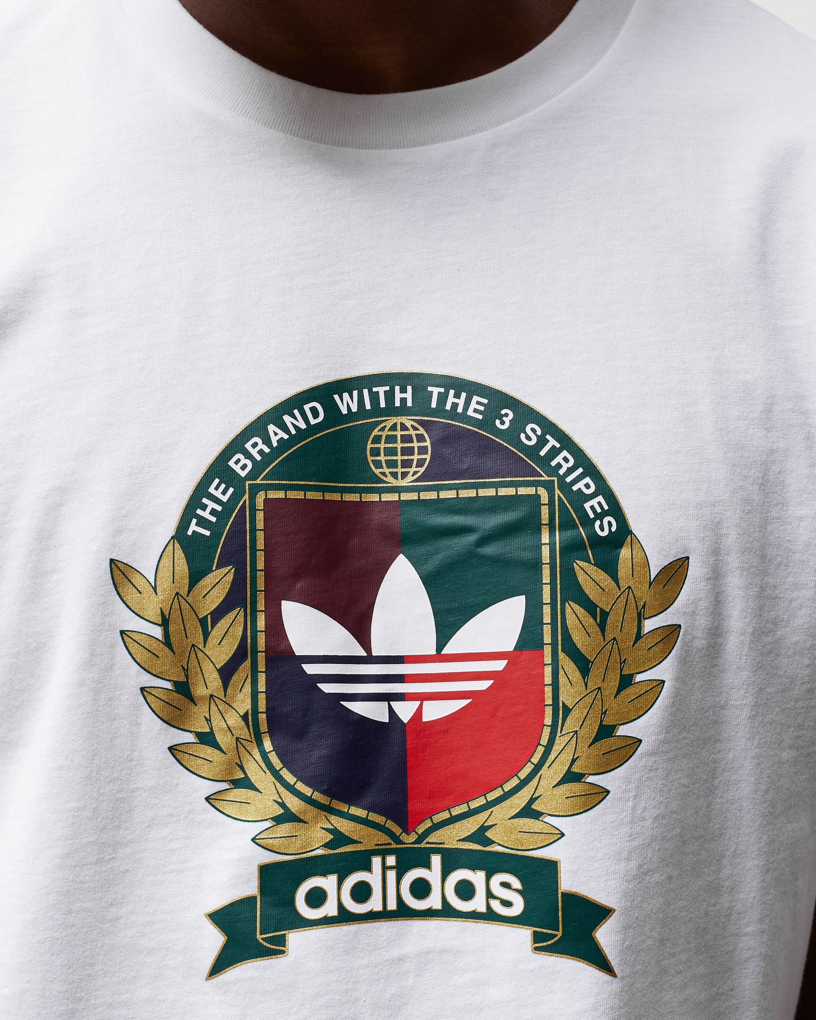 COLLEGE CREST TEE
