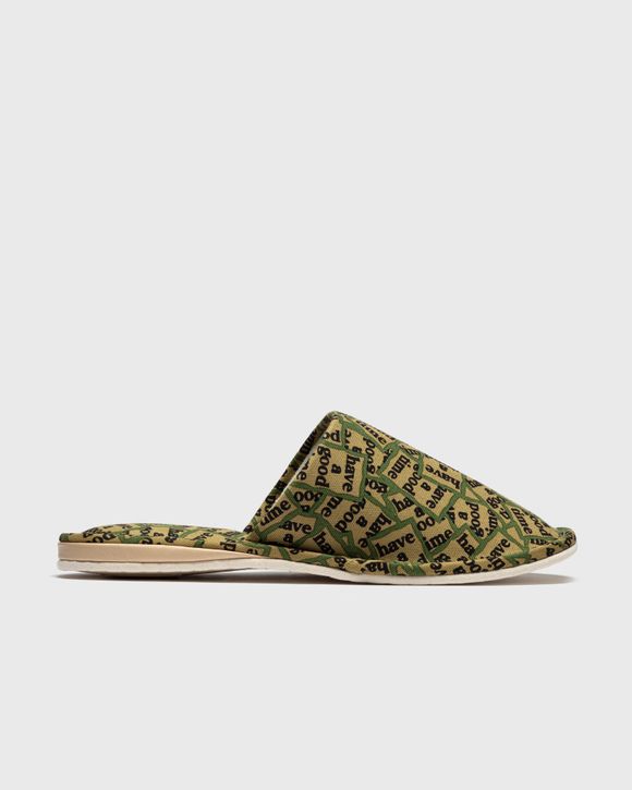 SLIPPERS 