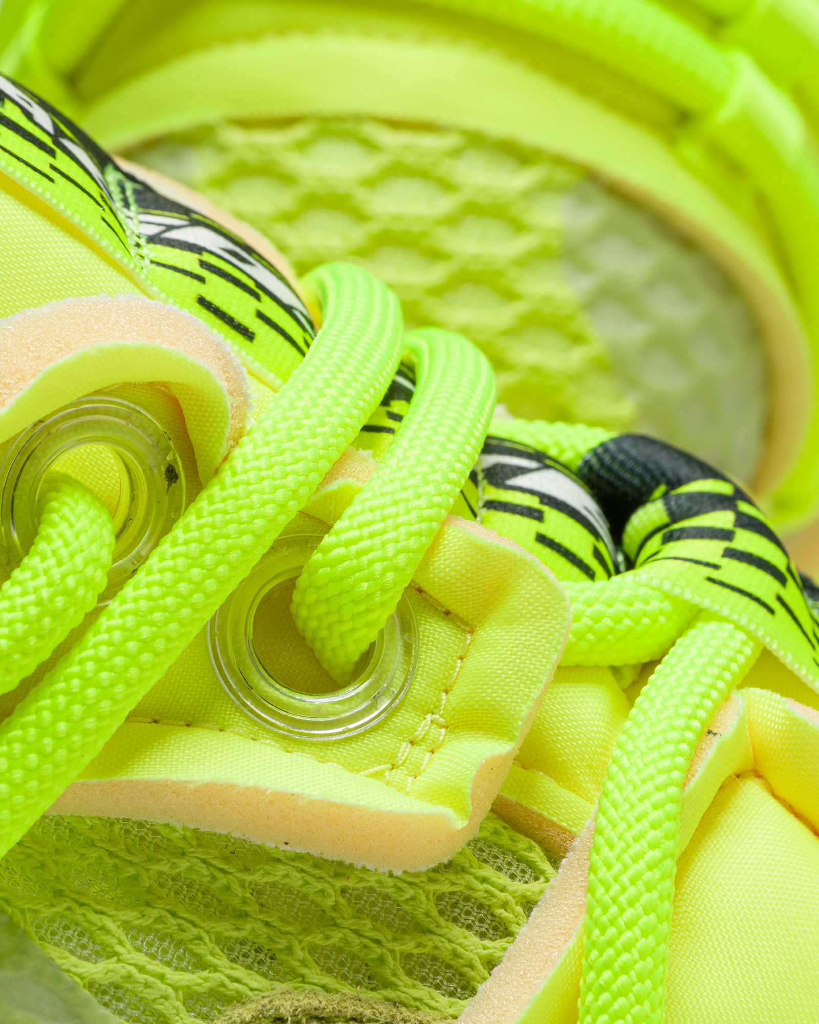 L003 ACTIVE RUNWAY SNEAKER