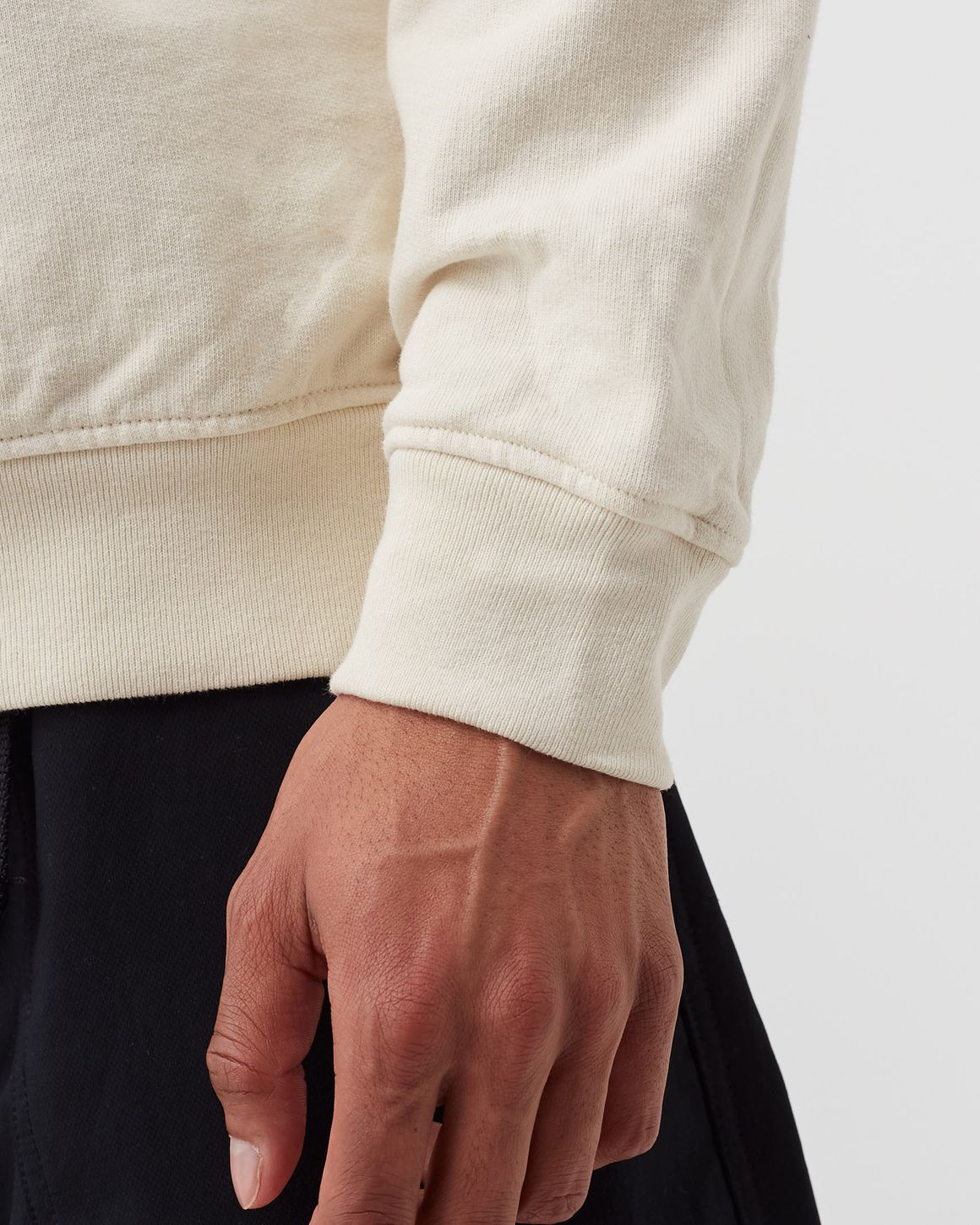 【BY PARRA】バイパラ The Chase Crew By Parra the chase crewneck sweatshirt White | BSTN Store