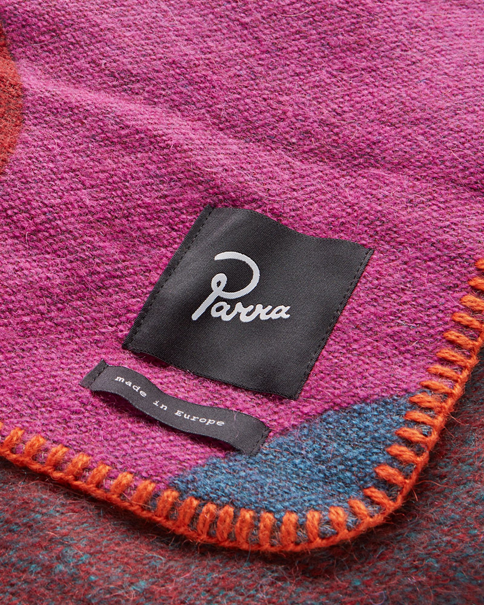 SITTING PEAR WOOL BLANKET