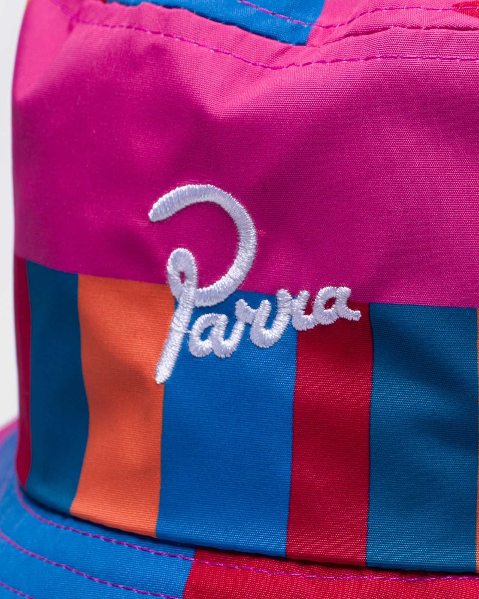 SITTING PEAR BUCKET HAT