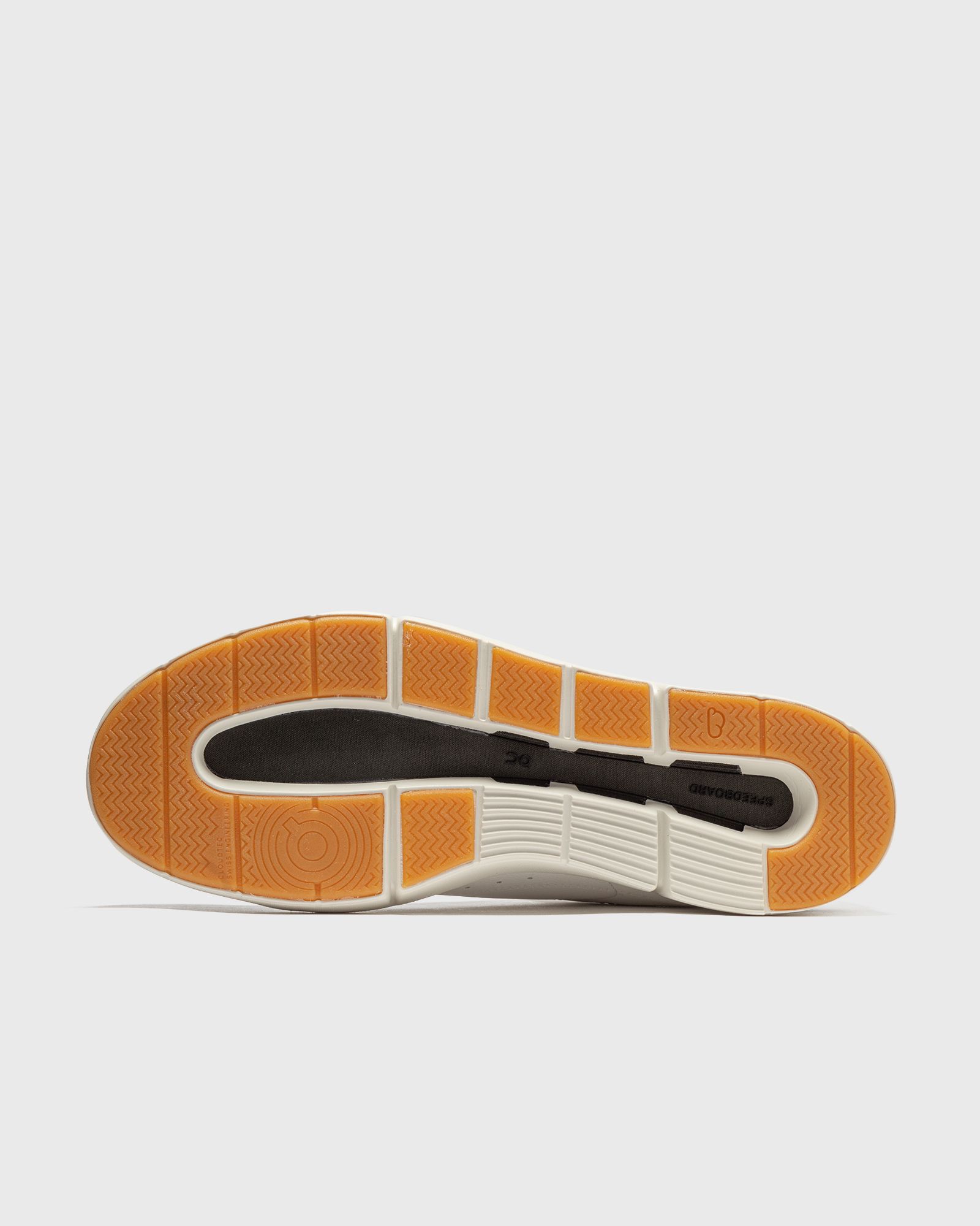 THE ROGER CENTRE COURT