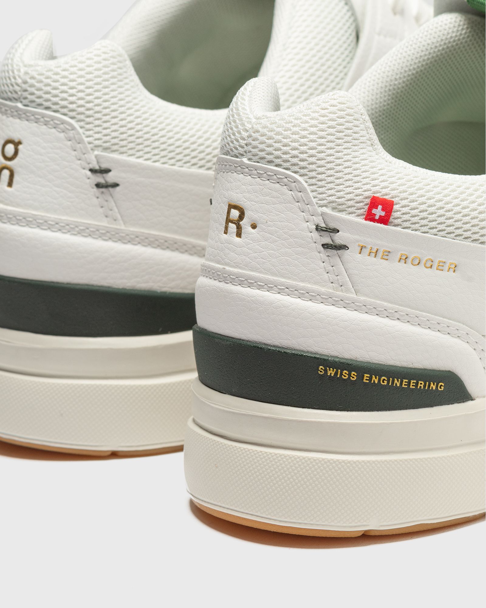 THE ROGER CENTRE COURT