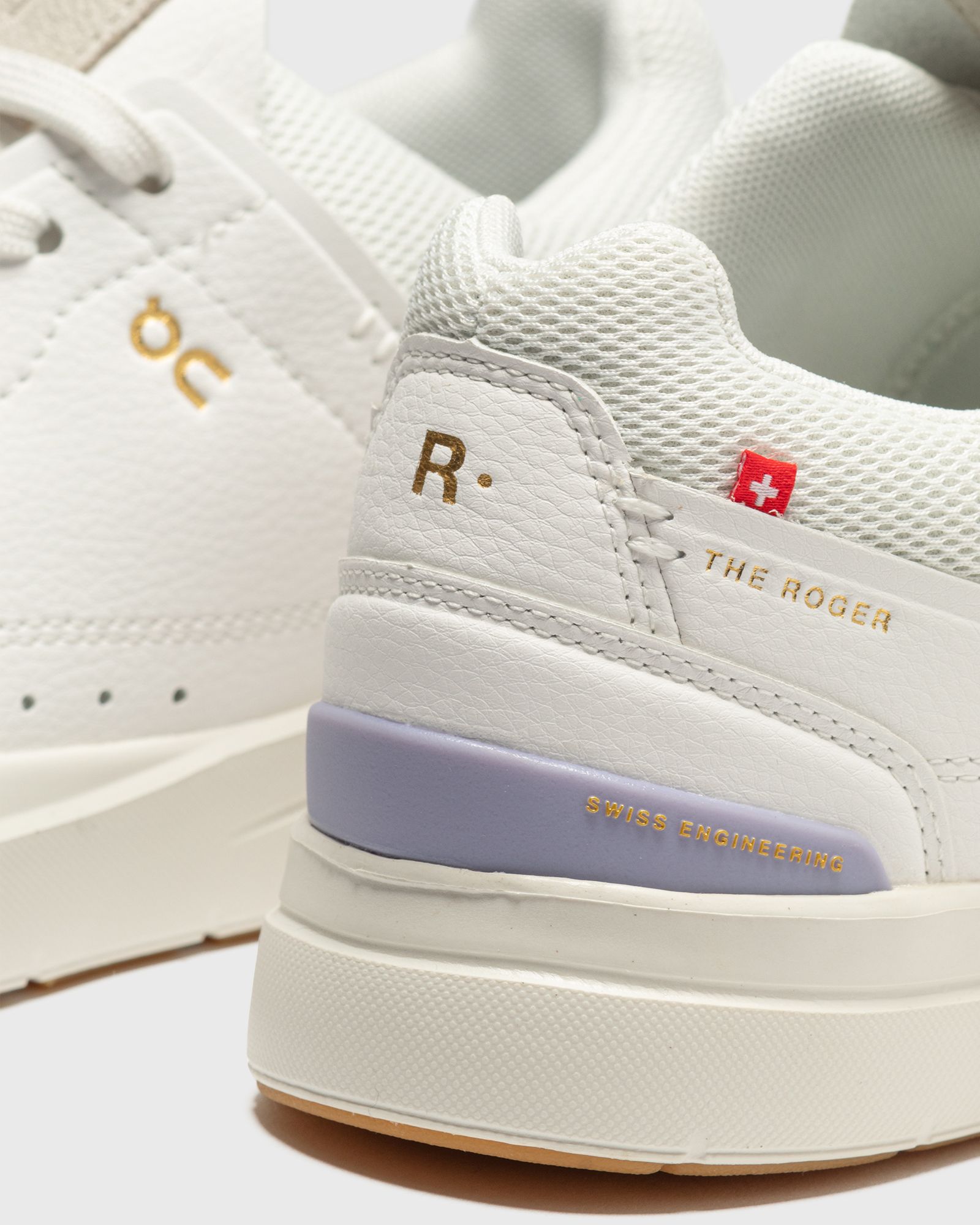 THE ROGER Centre Court 1 W