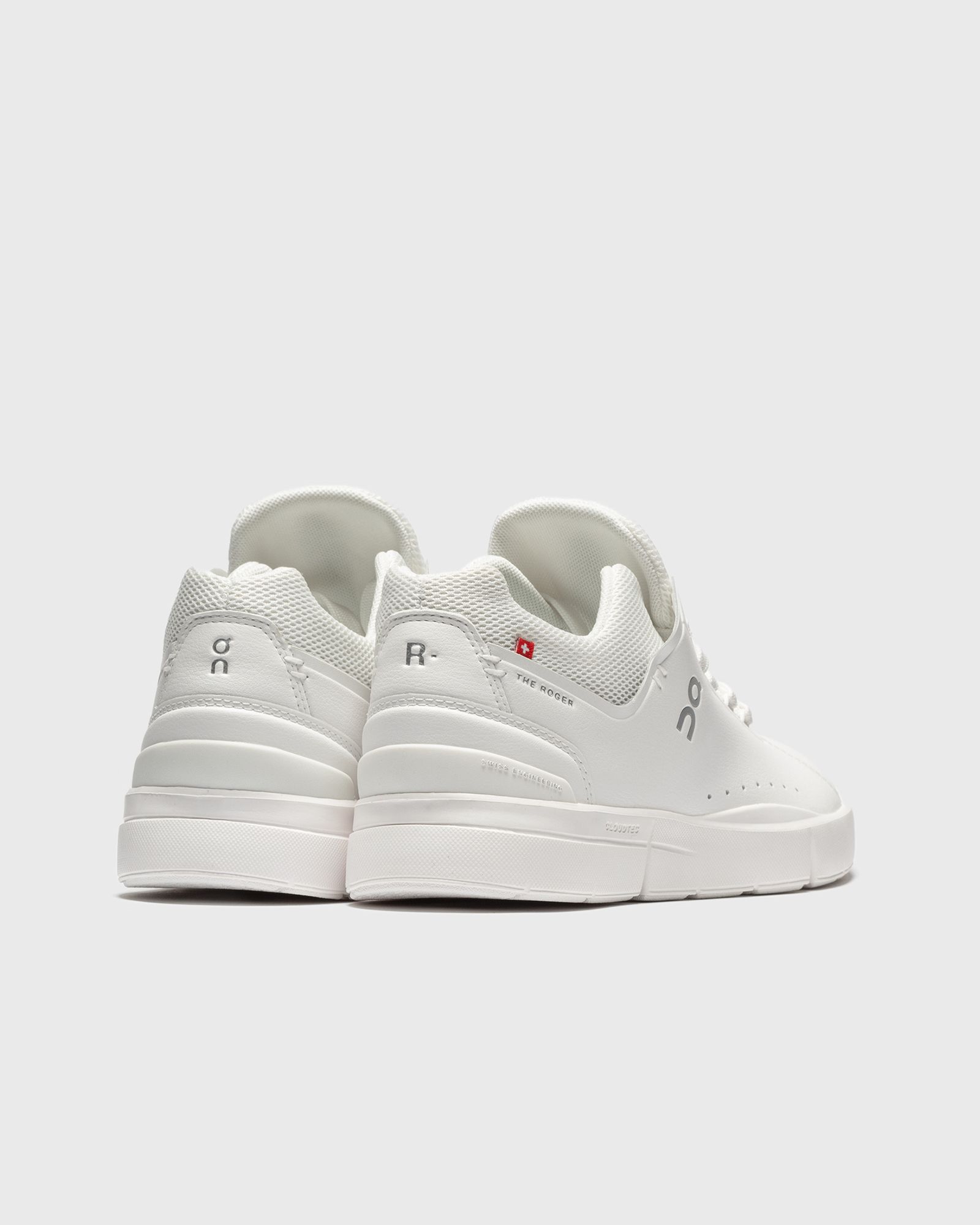 WMNS The Roger Advantage 