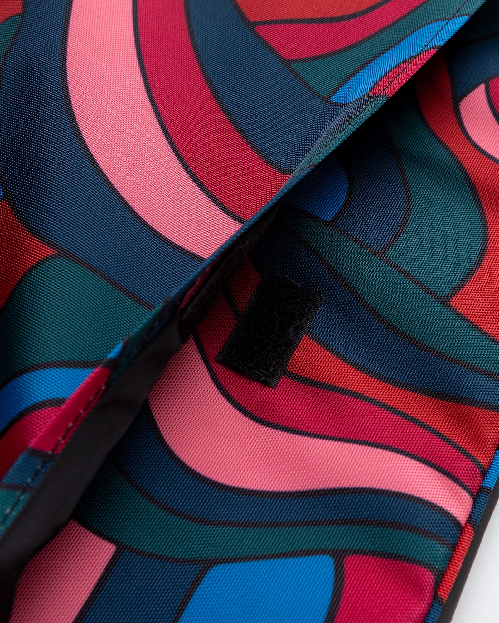 distorted waves laptop sleeve (16 inch)