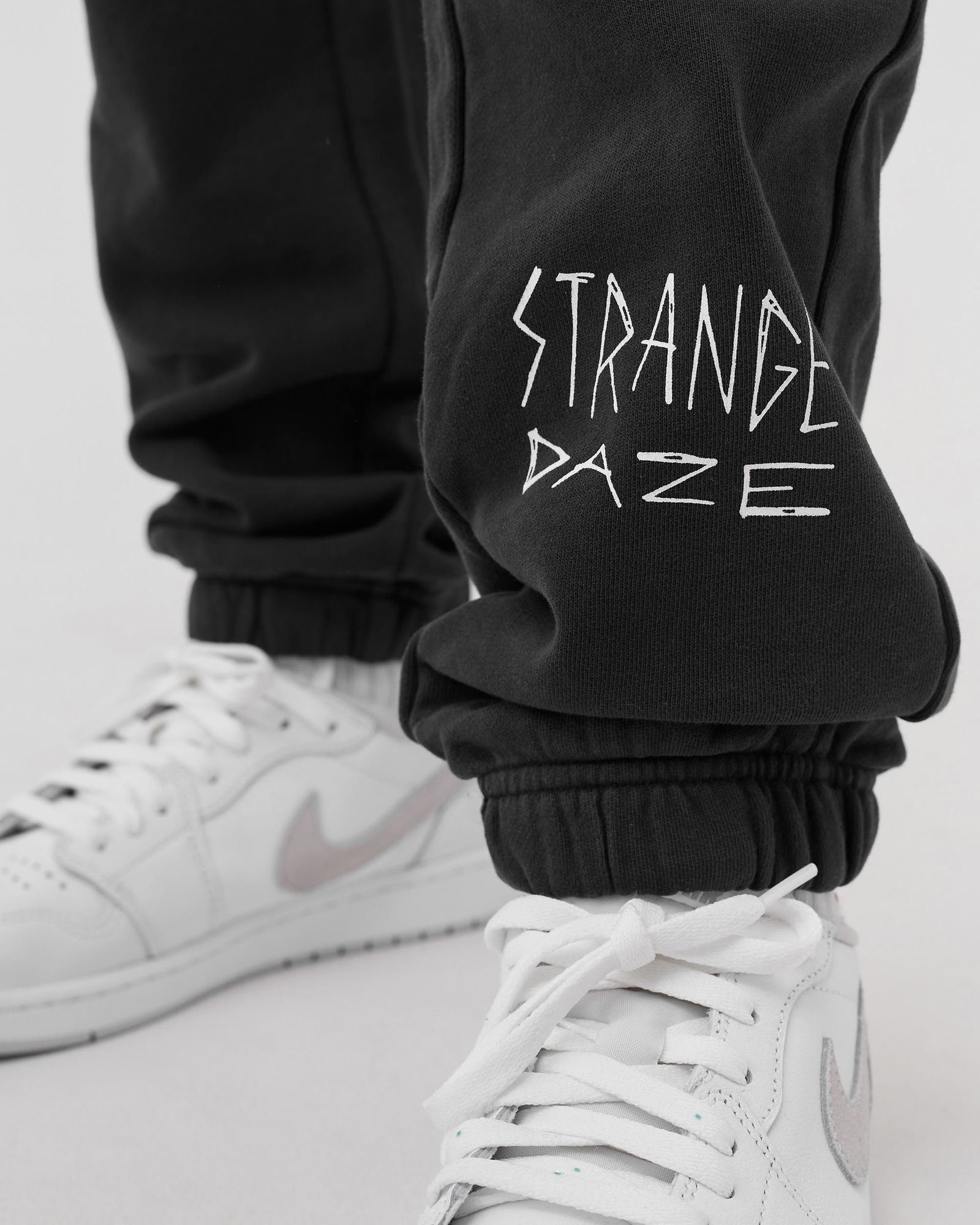 last maniac lo-fi trak sweatpants