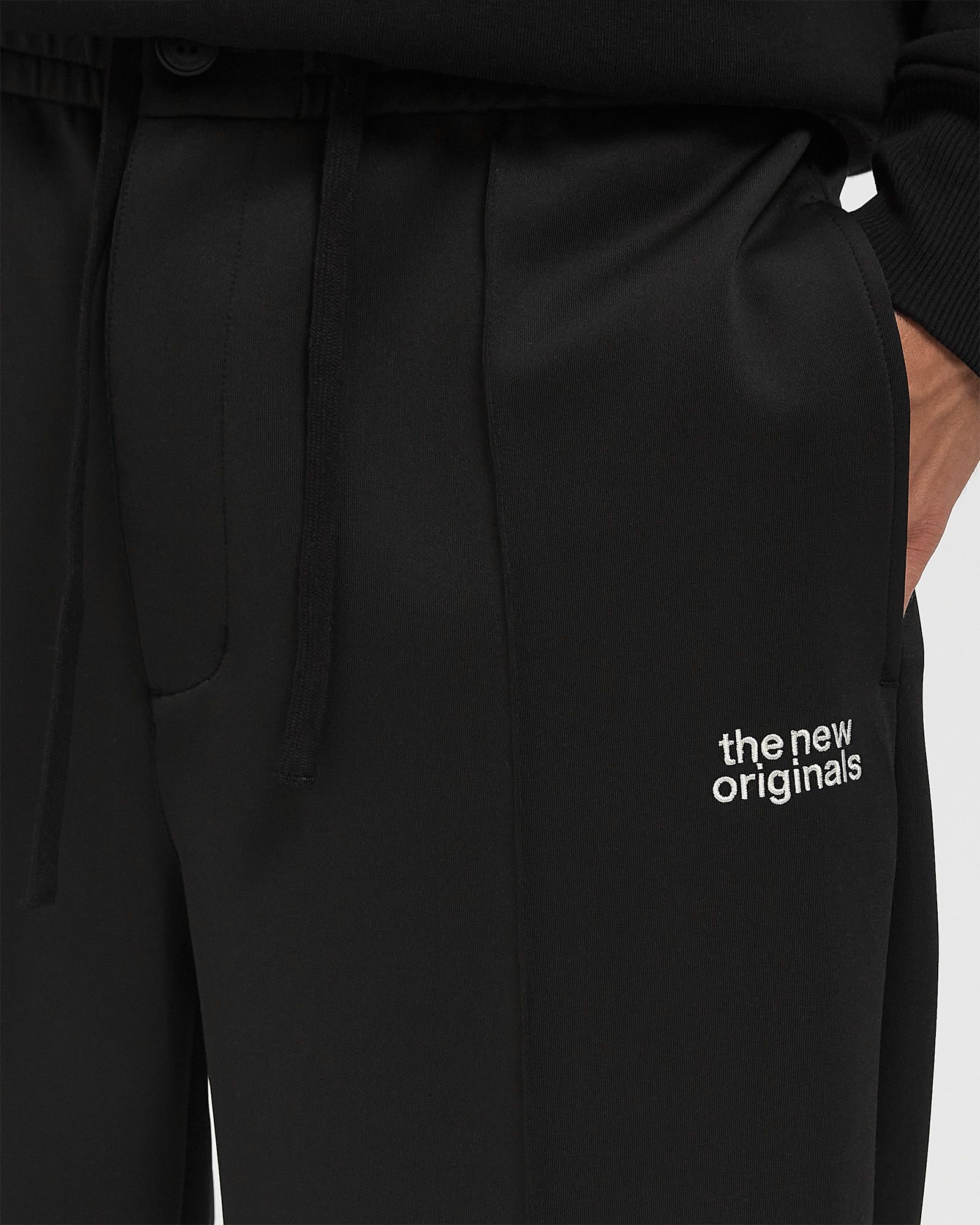 EMBLEM TRACKPANTS