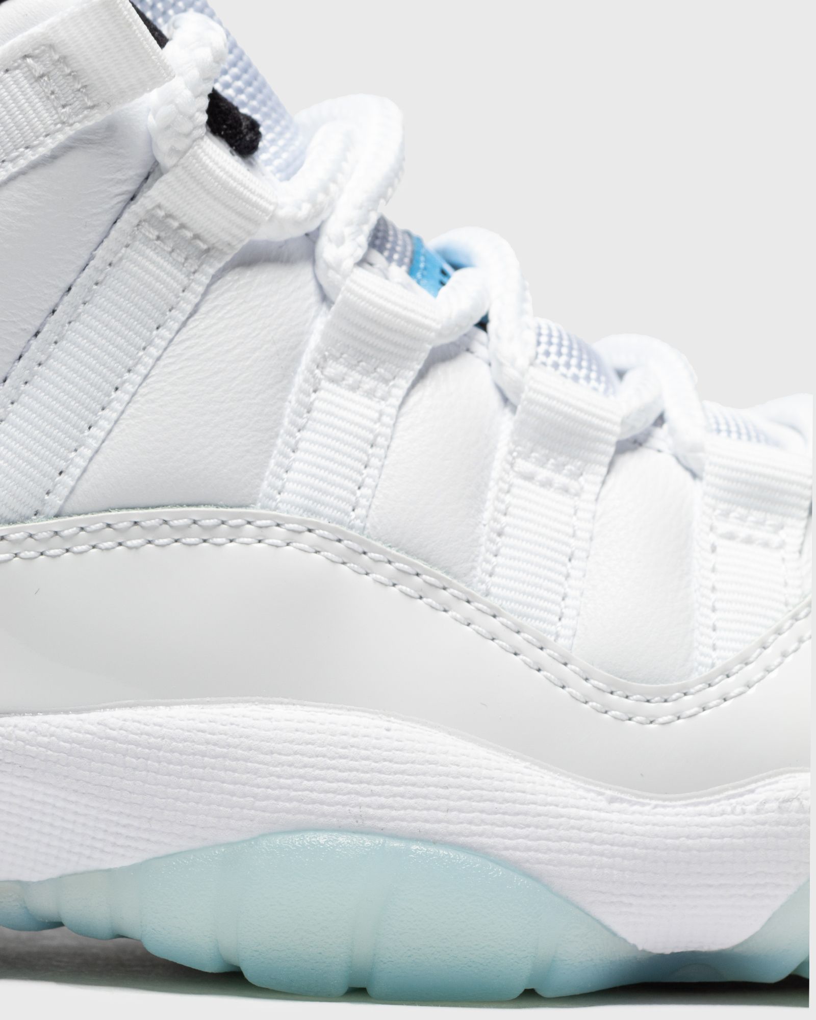 Air Jordan 11 Retro Low (GS) 'Legend Blue'