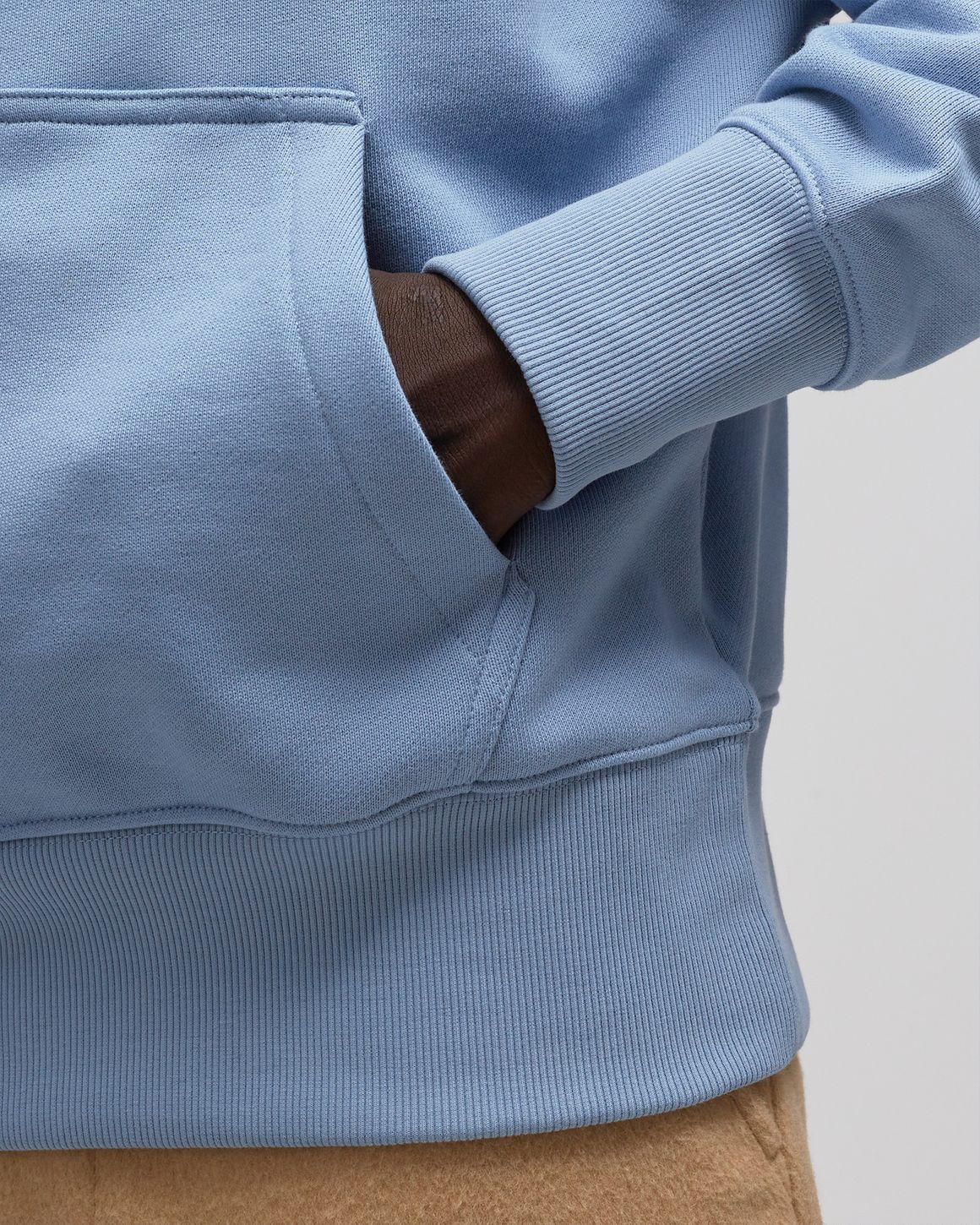 AMI｜ (USW035 730 4012) Clay Blue Red Ami De Coeur Sweatshirt | AMI PARIS