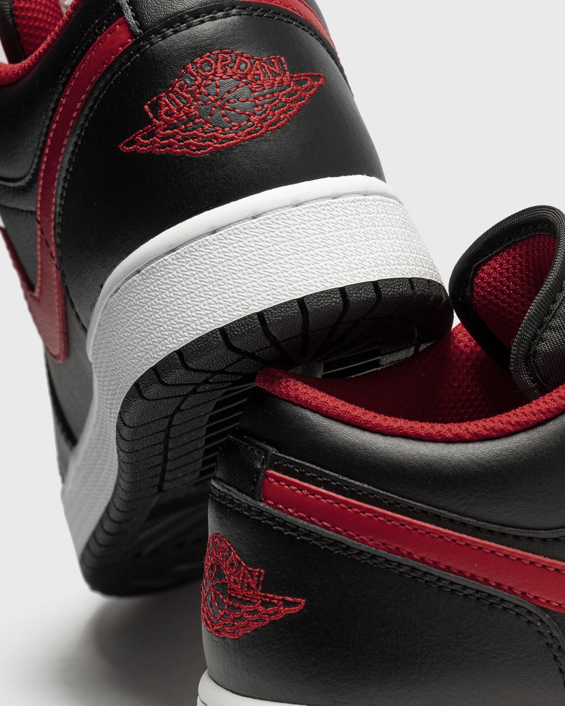 ナイキ] エア ジョーダン 1 ロー AIR JORDAN 1 LOW ブラック/レッド 起 