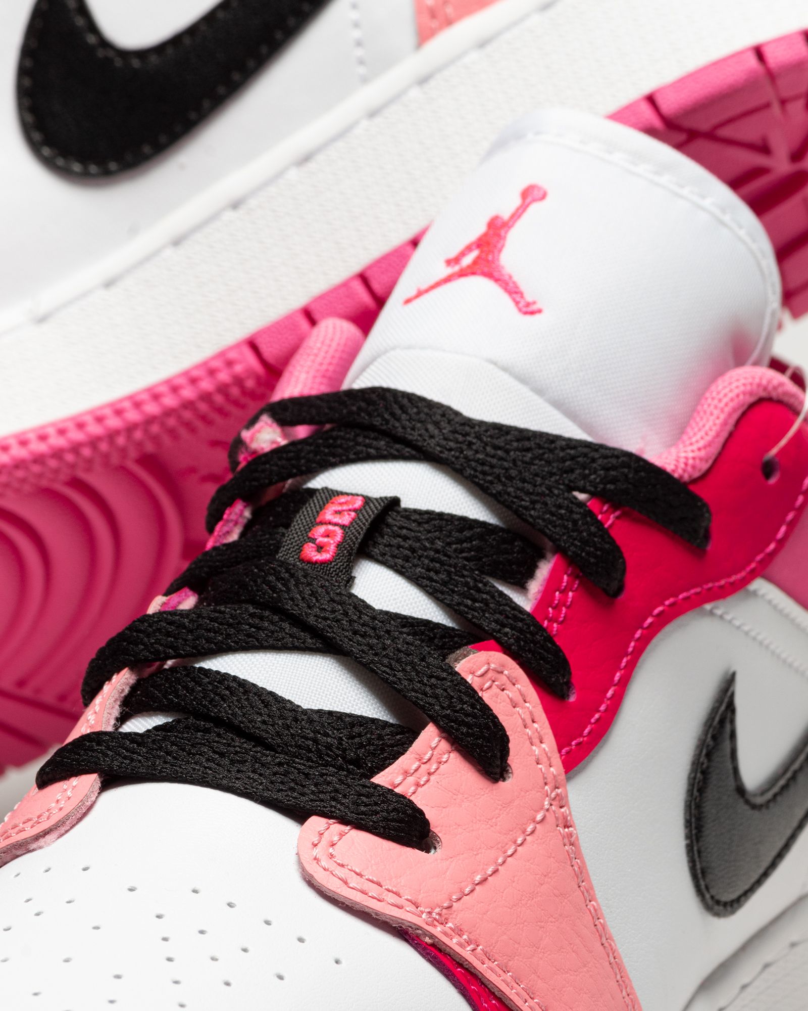 AIR　ナイキ　エアジョーダン　1 LOW GS 22.5 JORDAN BRAND AIR JORDAN 1 LOW SE (GS) NEW EMERALD/TAXI-WHITE