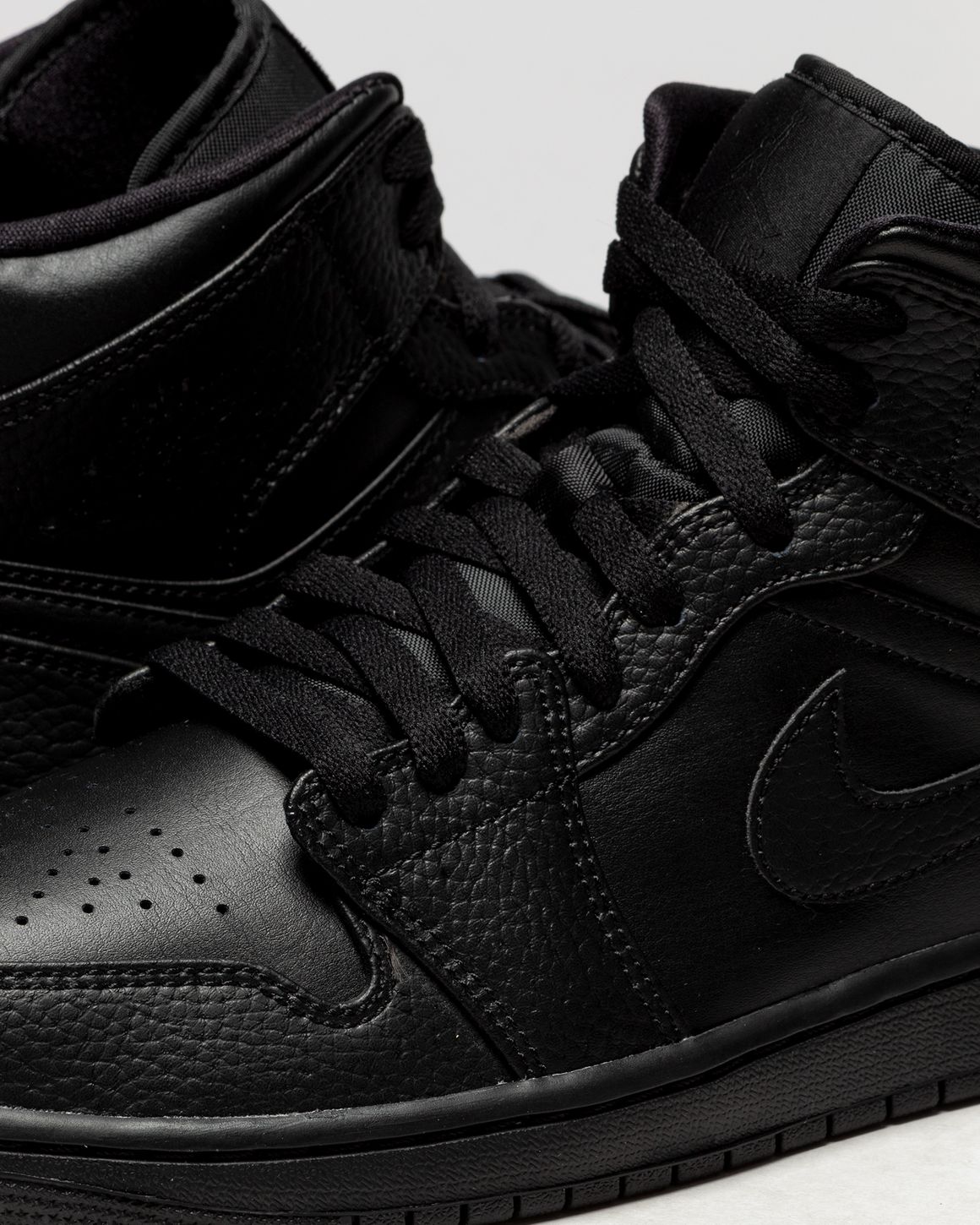 Jordan AIR JORDAN 1 MID TRIPLE BLACK Black BSTN Store