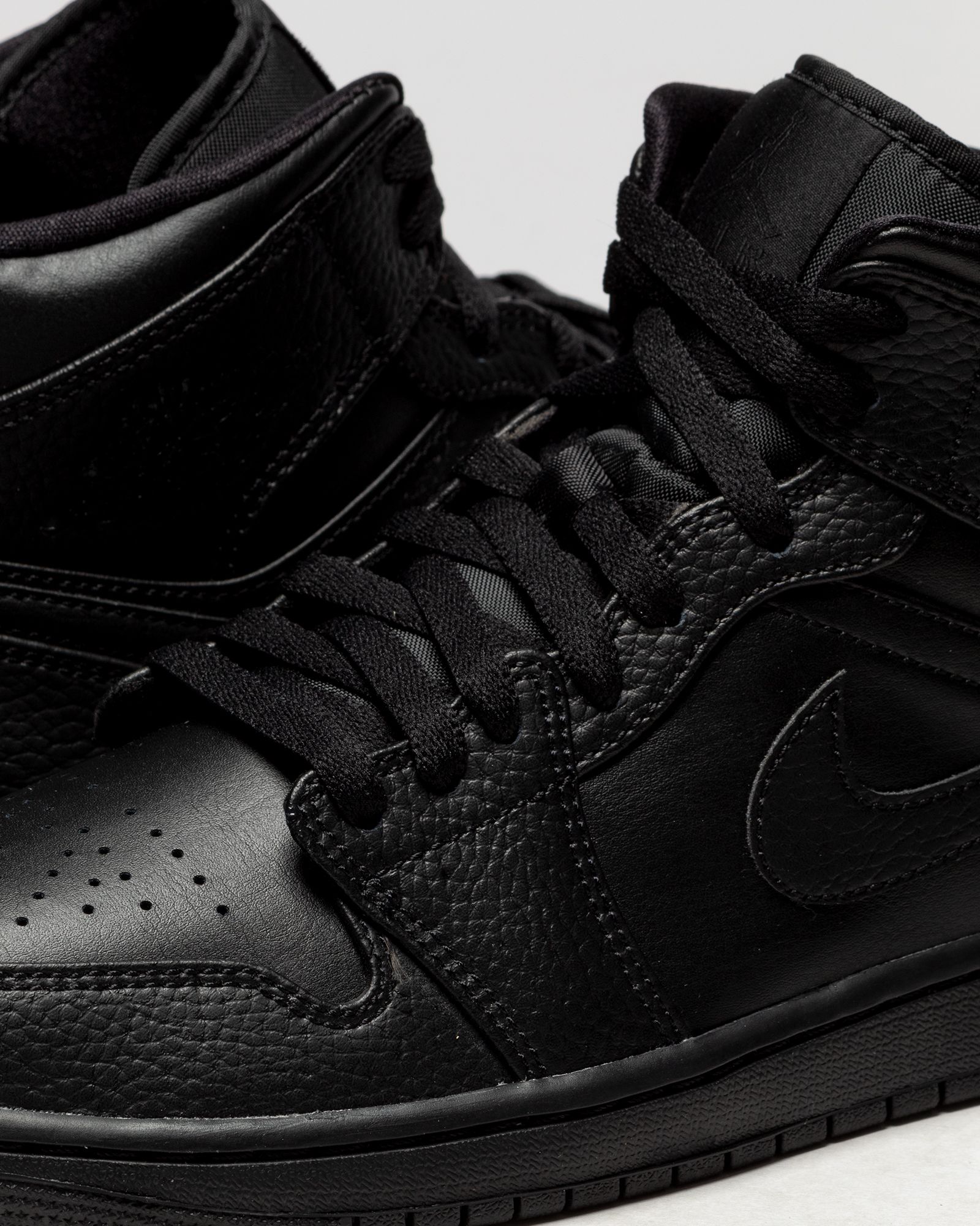 AIR JORDAN 1 MID TRIPLE BLACK