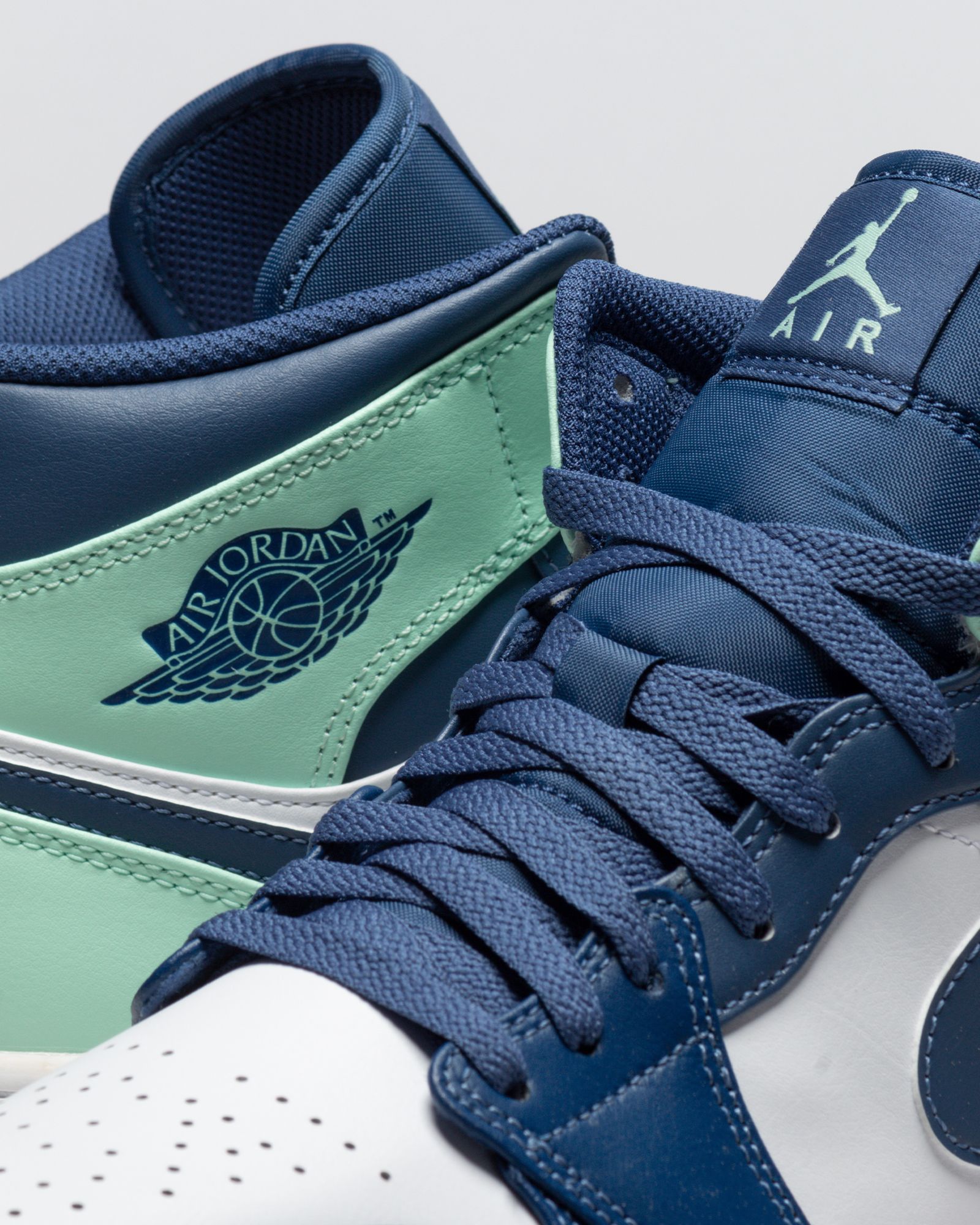 Air Jordan 1 Mid "Mystic Navy"