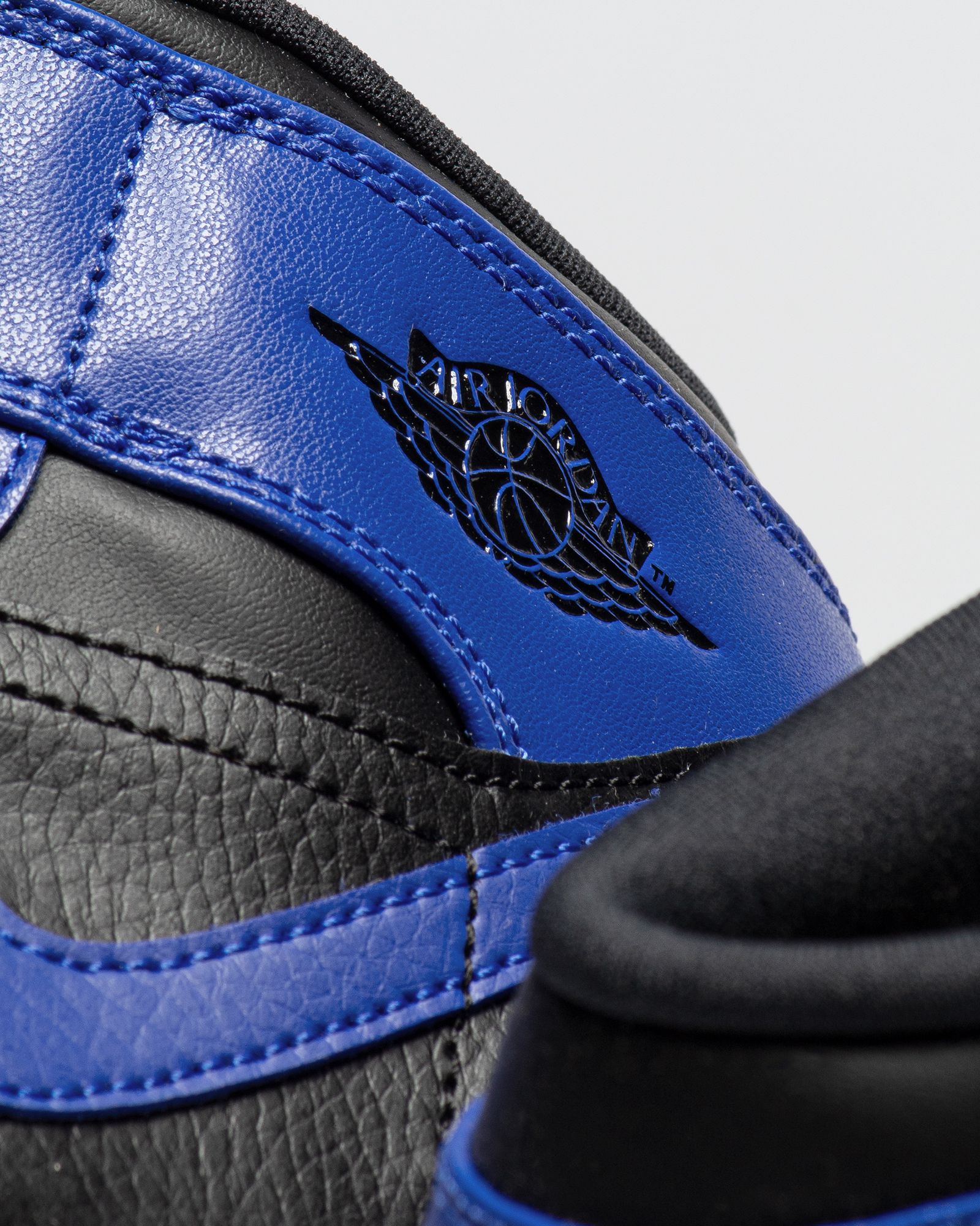 Air Jordan 1 Mid (GS) "Hyper Royal"