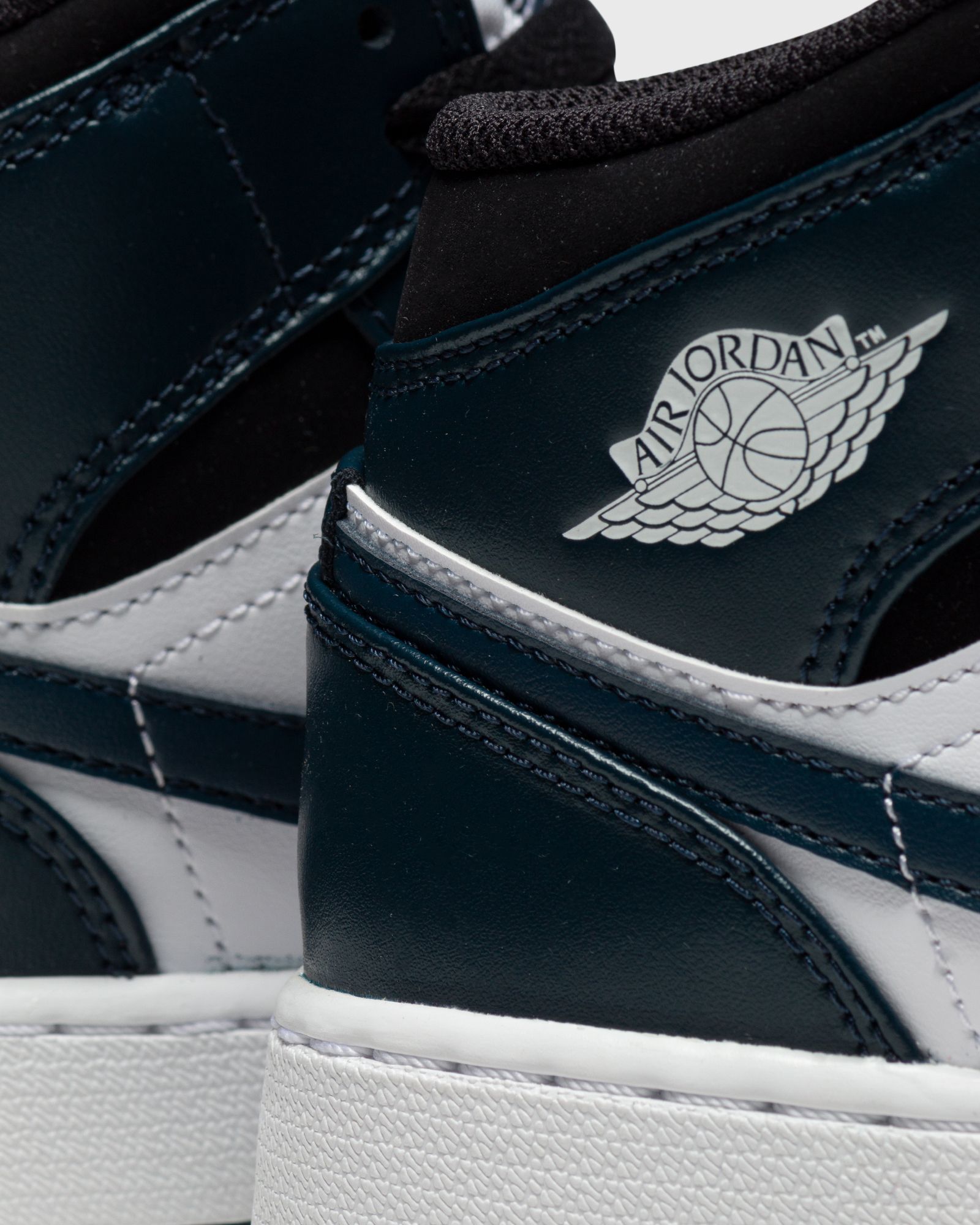 Air Jordan 1 Mid (GS)