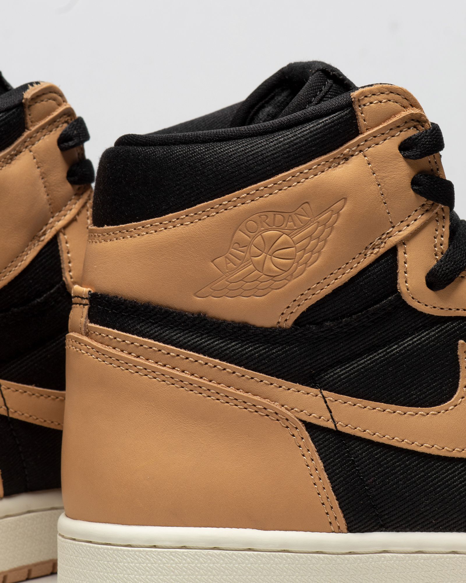 Air Jordan 1 Retro High OG "Heirloom"
