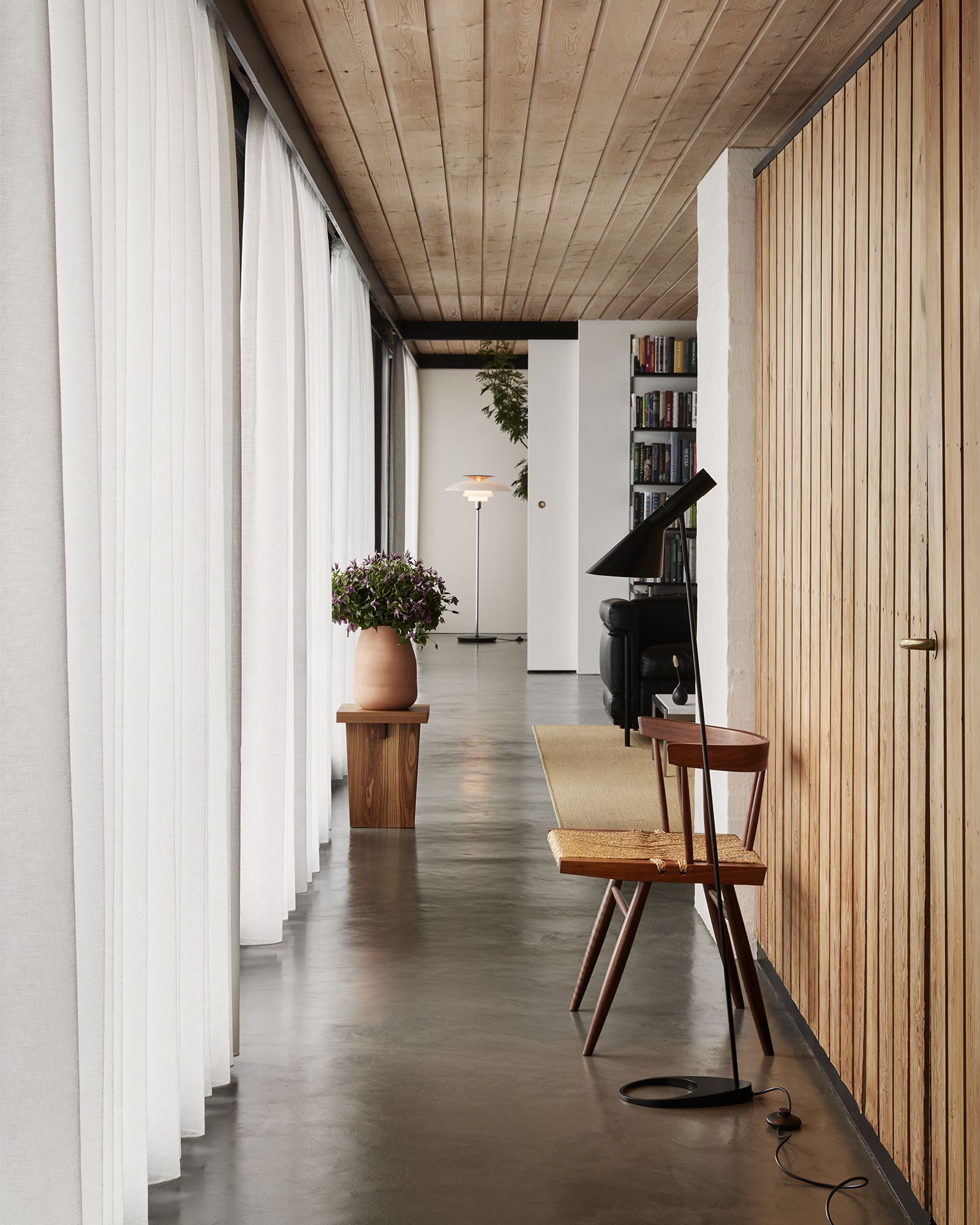 AJ Floor Lamp - Universal Plug