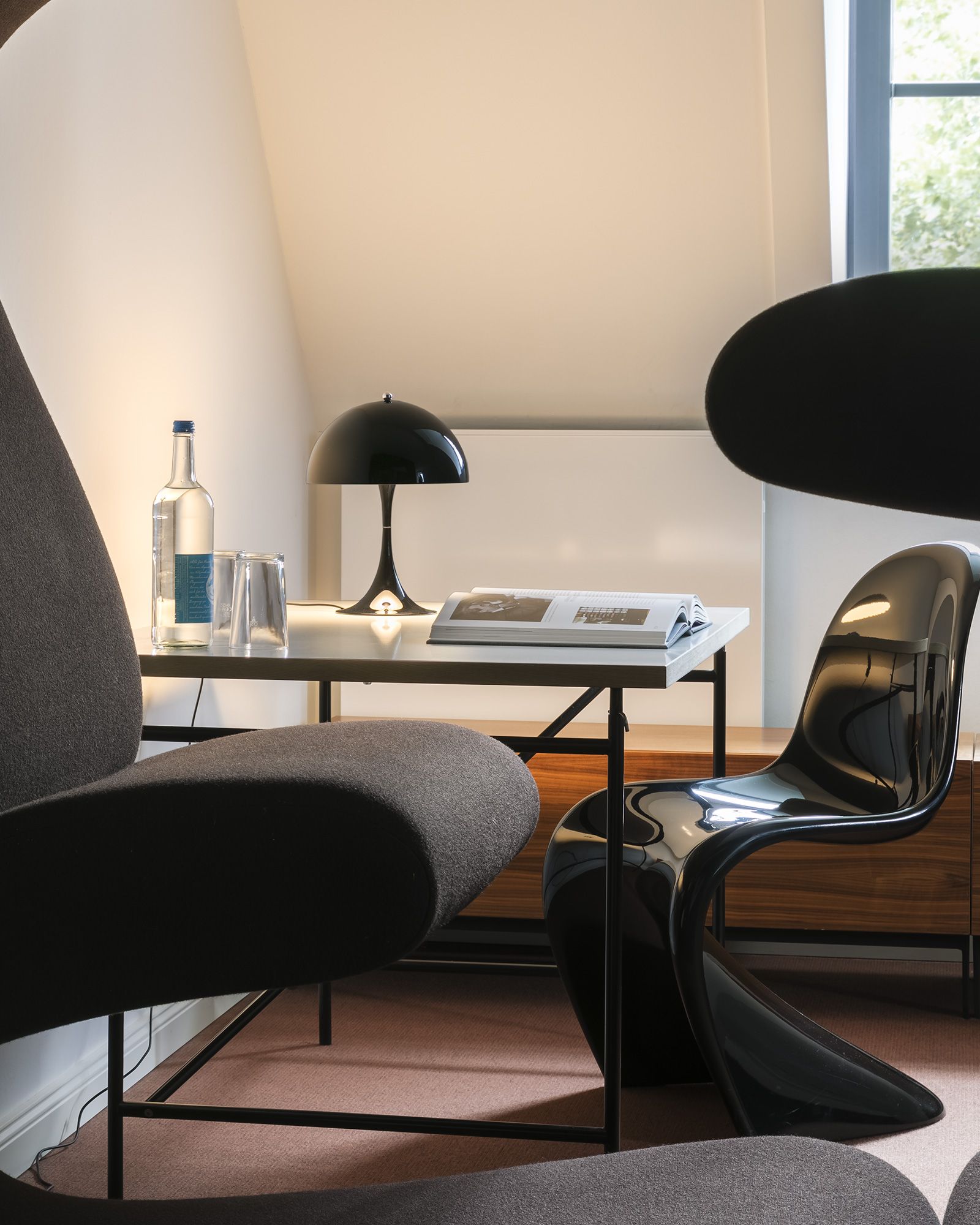 Panthella 250 Table Lamp - Universal Plug